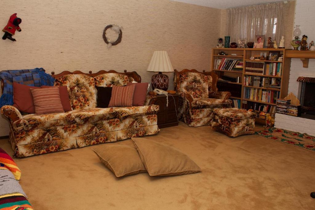 Cozy Nest Bed & Breakfast YYC Exterior photo