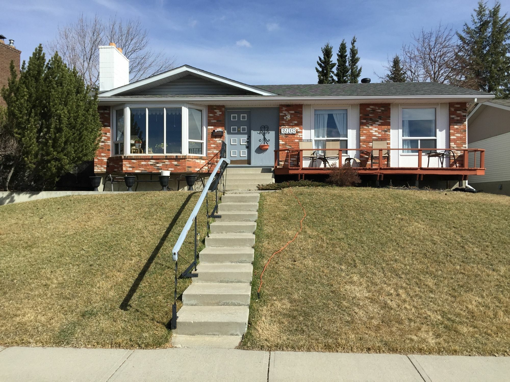 Cozy Nest Bed & Breakfast YYC Exterior photo